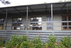 Comfortable 3 bedroom holiday cottage on acres
